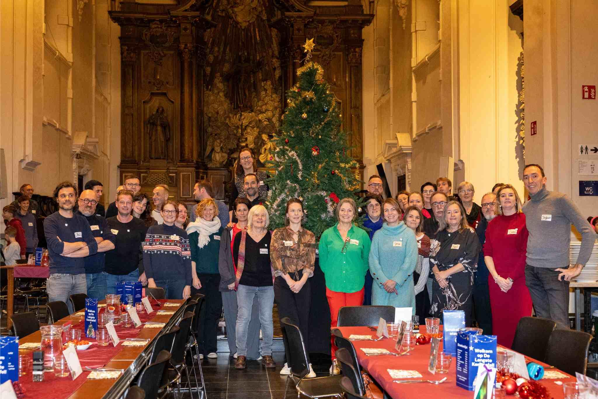 De vrijwilligers van De Langste Kersttafel 2024